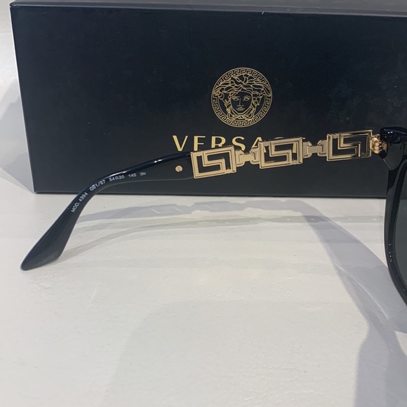 New Women’s Versace Sunglasses - Picture 6 of 7